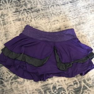 Aviva Lululemon kids size 10 tennis skirt only wearn it once Great condition